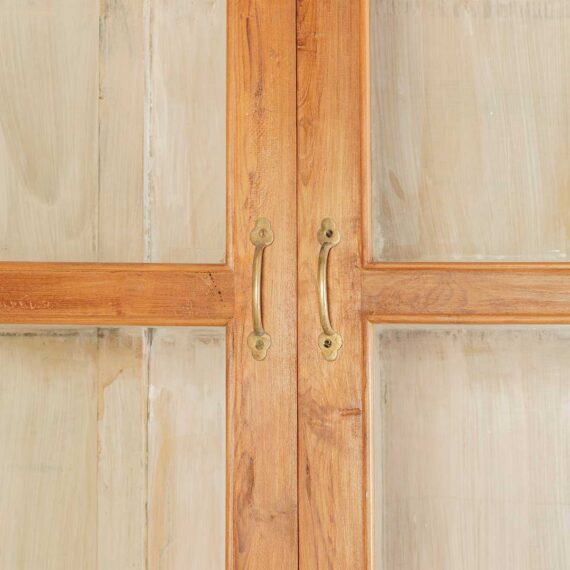 Vitrina de madera y cristal Francisco Segarra.