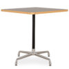 Tables carrées 70x70.