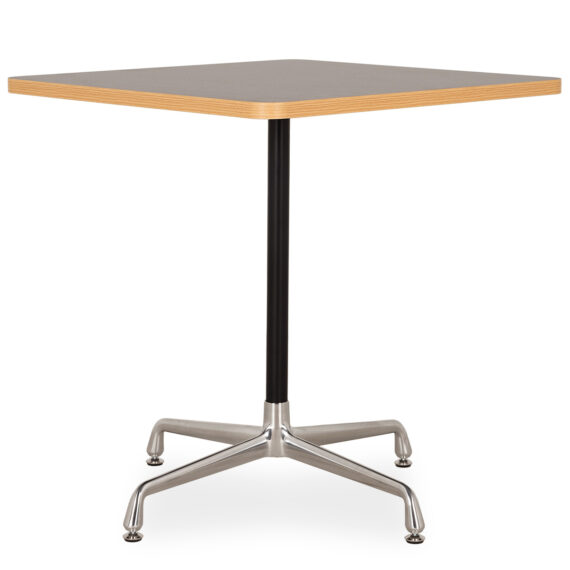 Tables carrées 70x70.