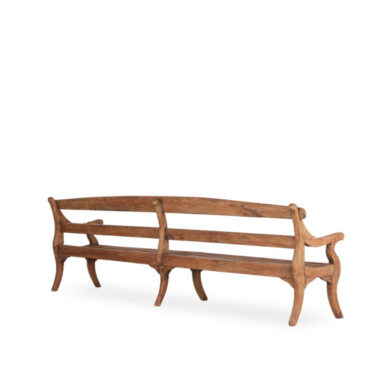 Bancos antiguos de madera.