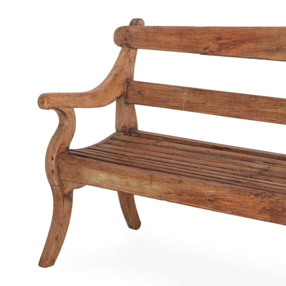 Bancos antiguos de madera.