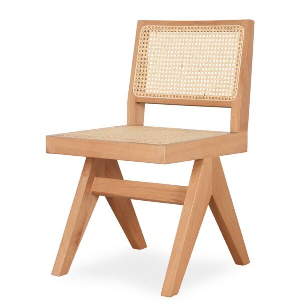 Silla de ratán y madera.
