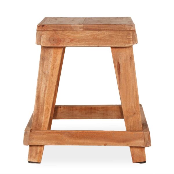 Tabourets rustiques.