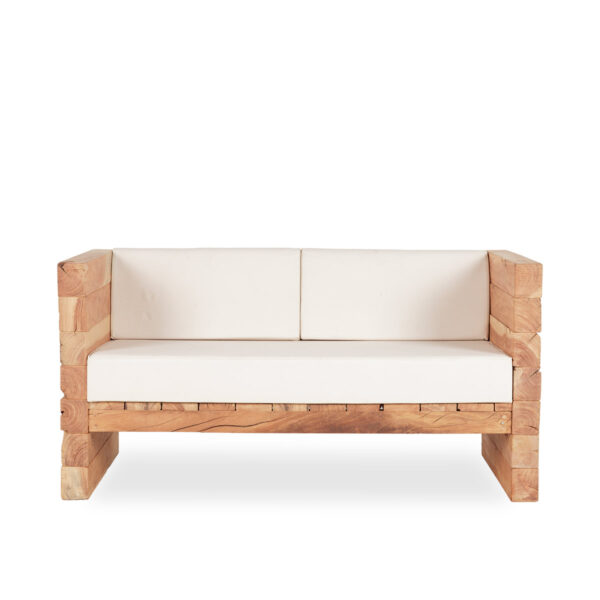 Sofá de madera.