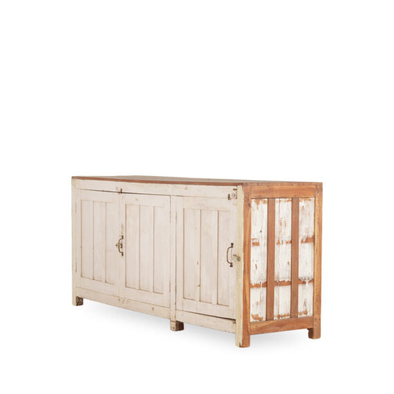 Ancien buffet en bois.